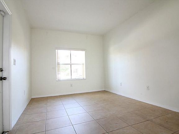 5th image of 1026 SW 144th Ave #706
