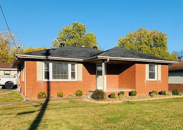 1st image of 900 Sanderson Dr