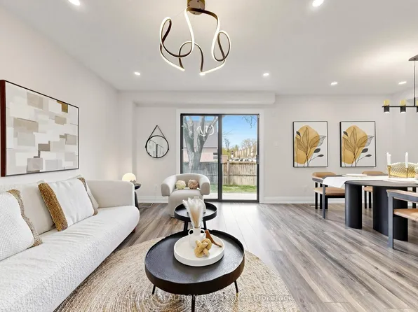 16 Foxglove Ct, Markham, ON L3R 3Y3
