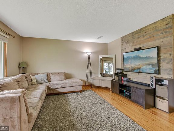 3rd image of 11701 Selkirk Ave