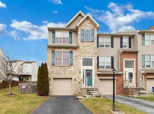 30 Sara Ln, Hanover, PA 17331