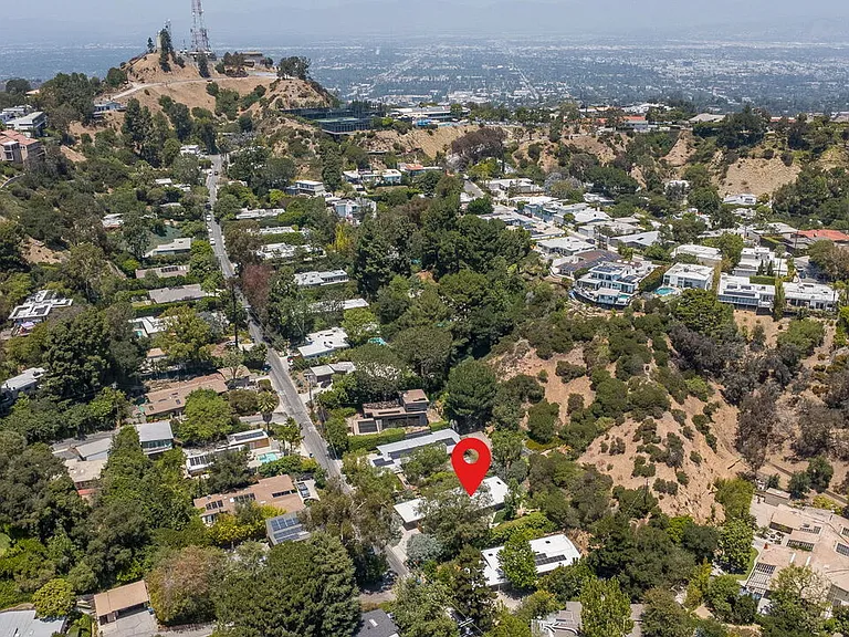 8967 Wonderland Park Ave — Photo 61