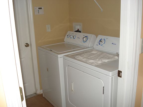 4th image of 56 Bruce Ave S