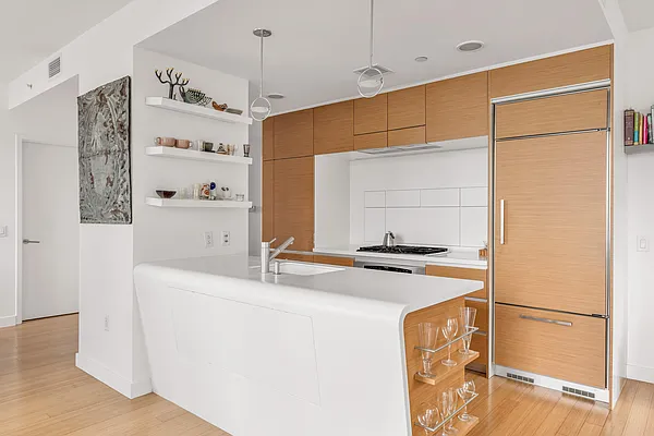 Sold by R New York | media 4