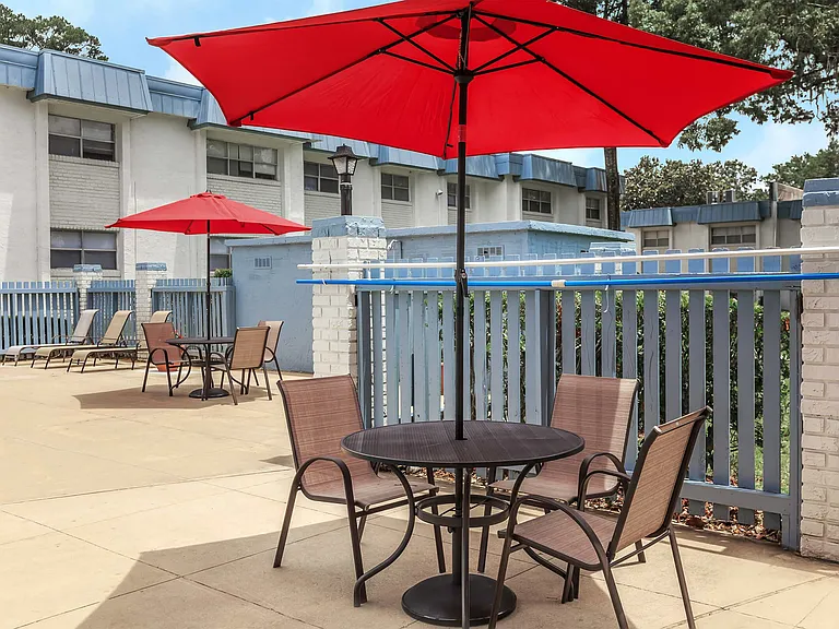 Rolling Hills Apartments — Photo 8