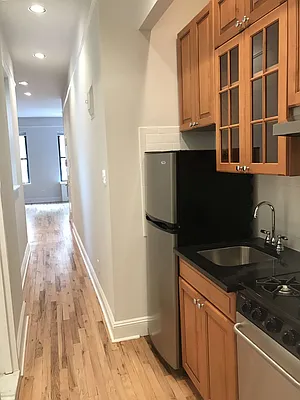 Rented by Metropolis Real Estate of Manhattan | media 7