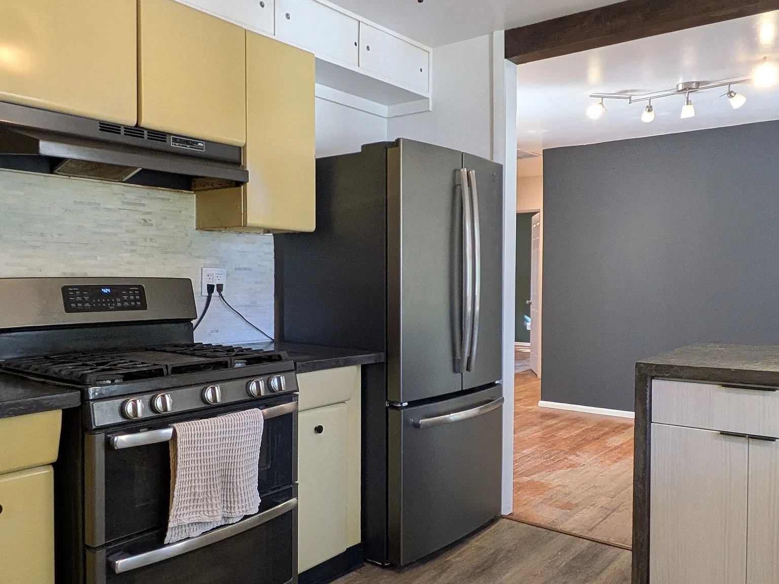 5 bed, 2192 sqft, $3,000 — Photo 4