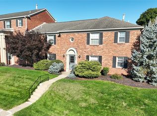 690 Robinwood Dr APT B, Pittsburgh, PA 15216
