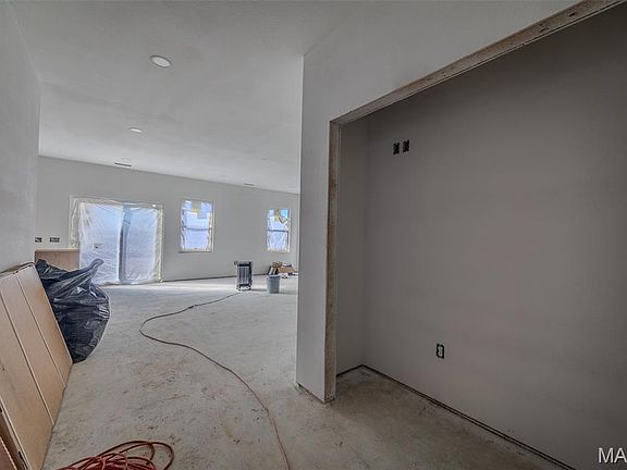 4th image of 2051 Kay Ave