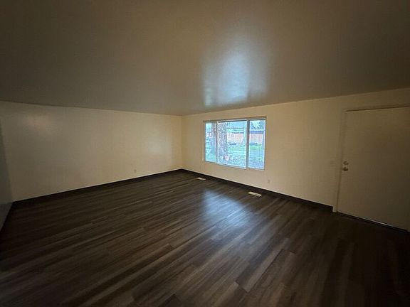 2nd image of 848 Plymouth Dr NE APT 6