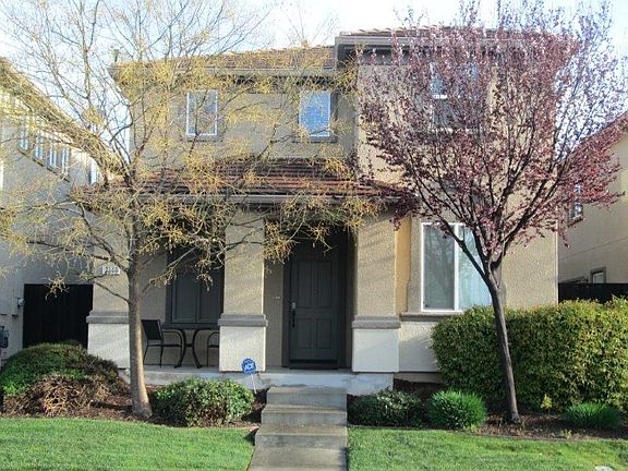 4th image of 3348 Paumanok Way