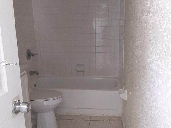 4th image of 2133 Lincoln St #A