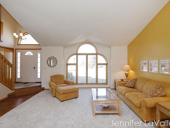 3rd image of 6230 Viewpoint Dr NE