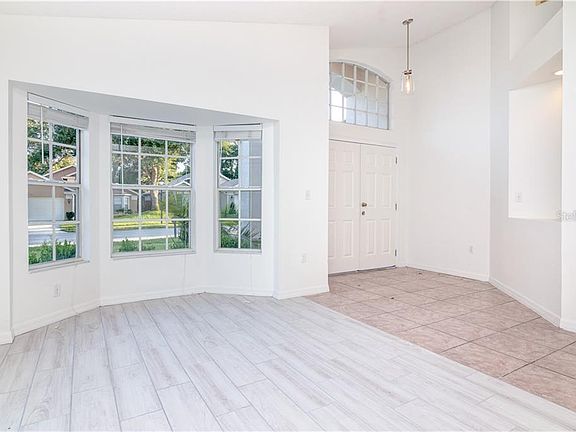 2nd image of 255 Easton Cir