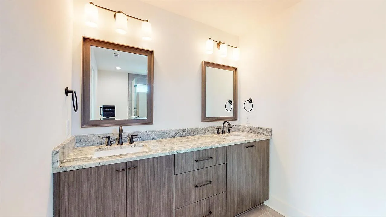 413 Eastboro Dr — Photo 4