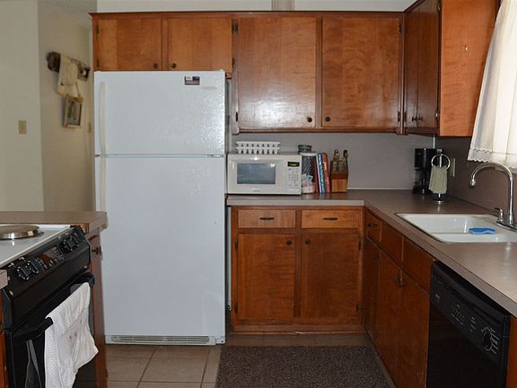 5th image of 560 Panorama Dr