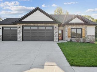 4718 Preston Ln, Iowa City, IA 52246