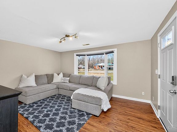 4th image of 1944 Parker Rd