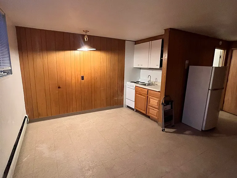 1902 Mary Ann St — Photo 2