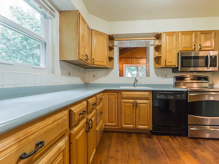 9702 Bellevue Dr — Photo 10