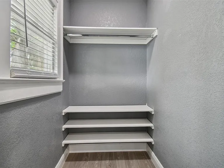 6810 N Navin Ave — Photo 36