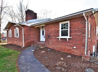 34 Spaulding Dr, Candler, NC 28715