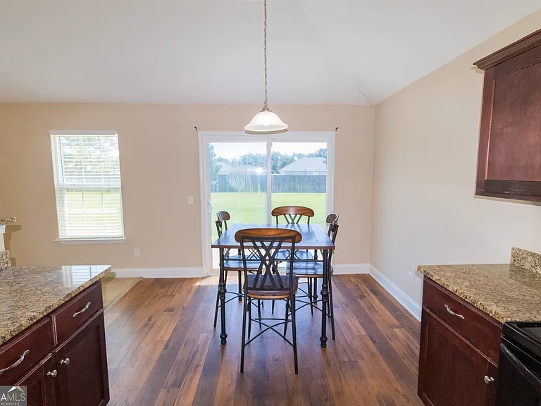 612 Hampstead Ave — Photo 6