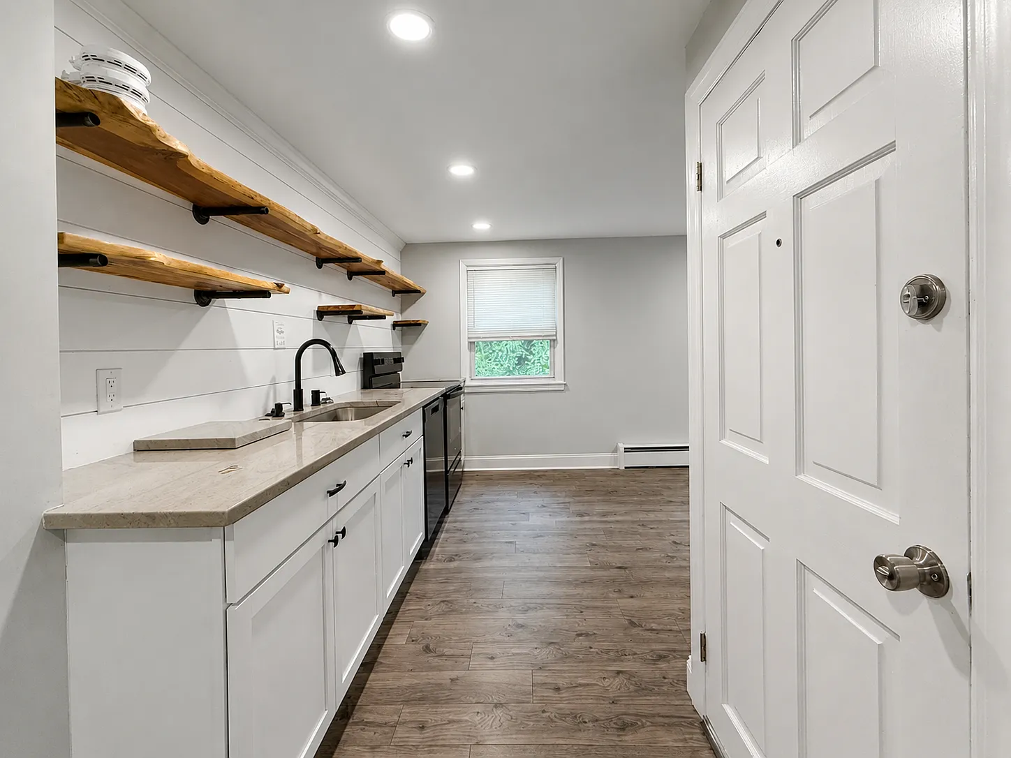2 bed, 1000 sqft, $1,900 — Photo 3