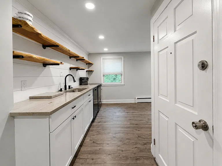 20 Woodlawn Ave #B — Photo 3