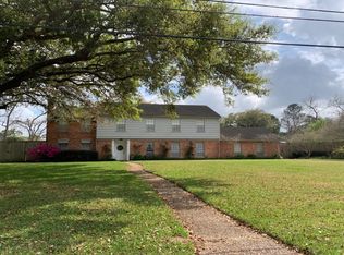 111 Hillcrest Dr, Alvin, TX 77511