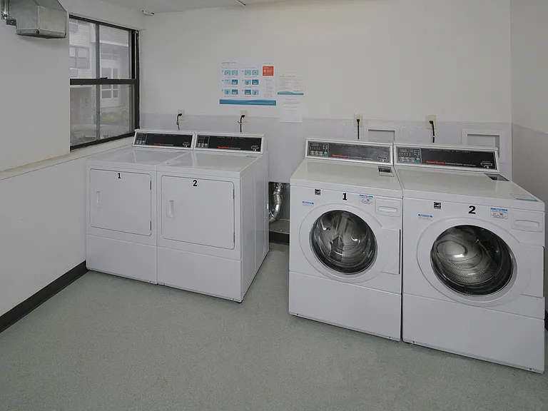 Oxford Apartments — Photo 10