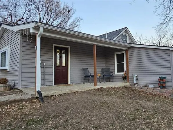 4315 Amazonia Rd, Saint Joseph, MO 64505