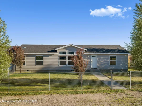 14 13th St, Big Piney, WY 83113