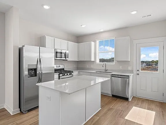 2705 Fordham St — Photo 4