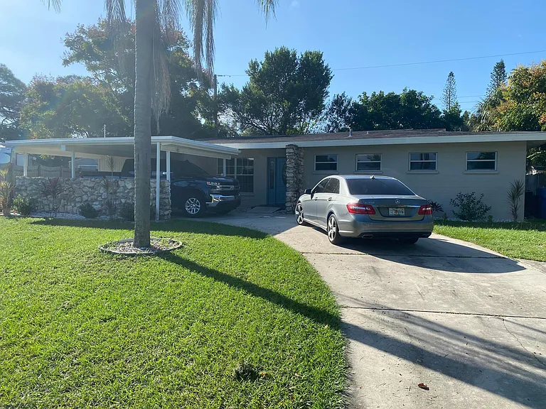 2016 Hopkins Dr W — Photo 1