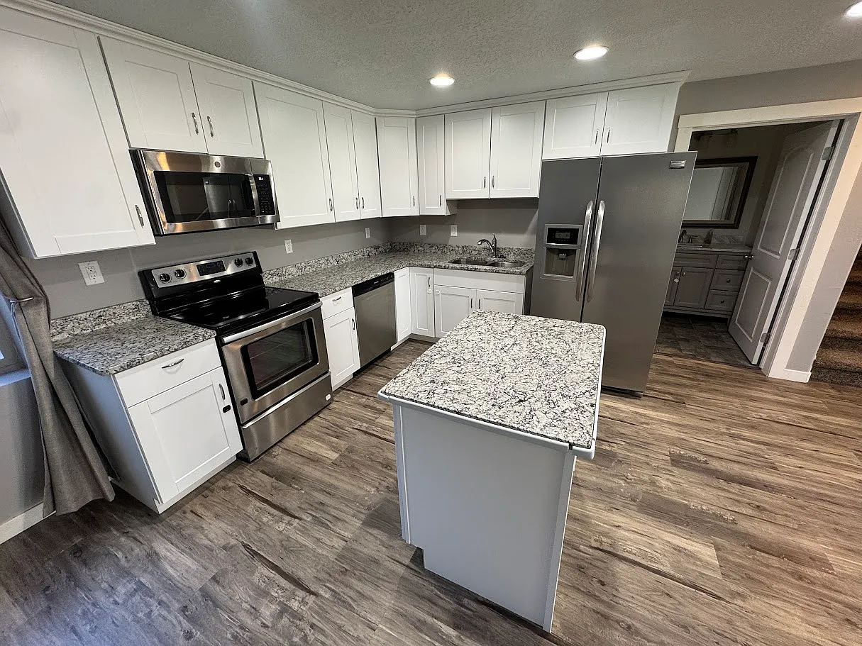 2 bed, 1700 sqft, $1,700 — Photo 4