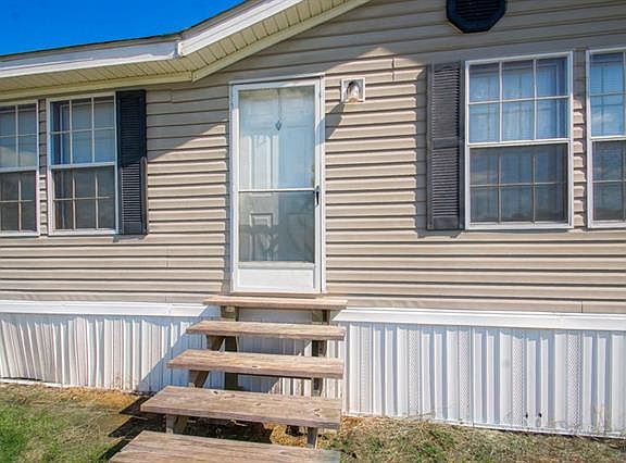 3rd image of 136 Marshall Harvin Ln