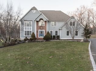 99 Red Barn Rd, Monroe, CT 06468