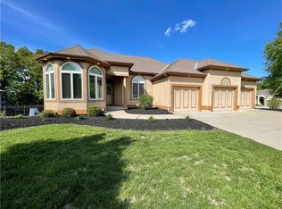 8636 N Utica Ave, Kansas City, MO 64153