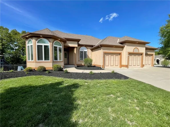 8636 N Utica Ave, Kansas City, MO 64153