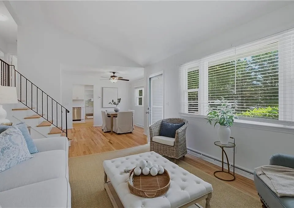 117 Canonchet Dr