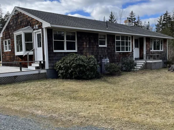 620 S South Shore Road, North Haven, ME 04853