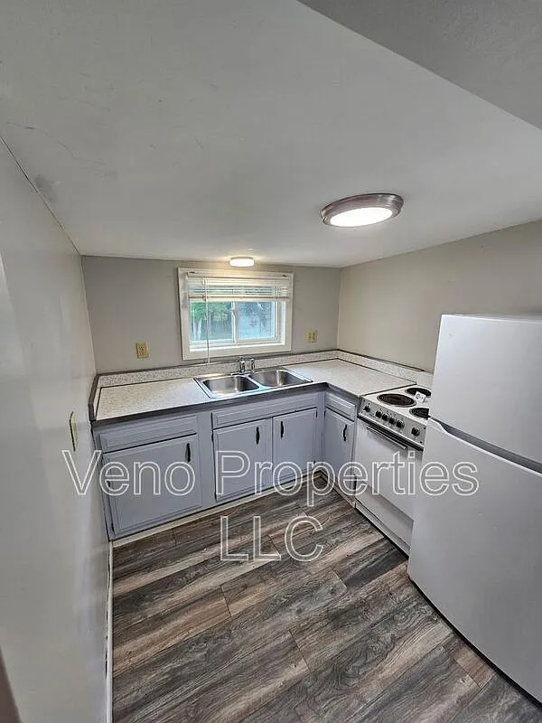1 bed, 1.0 bath, $950 — Photo 2
