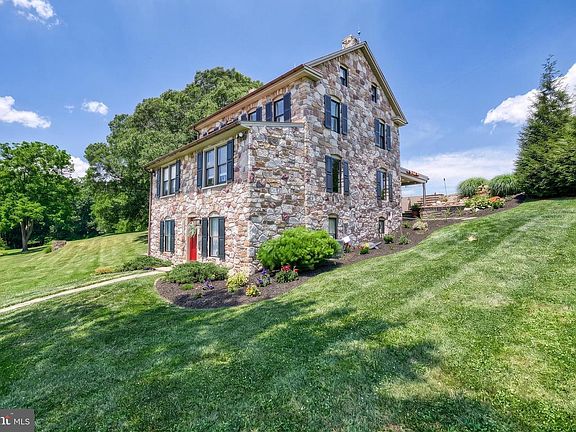 5th image of 2415 Clearview Ln