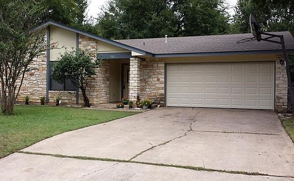 Exterior paint in 2015! Roof only 5 yrs. old!