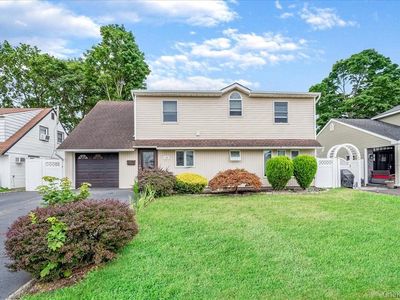 34 Marksman Ln, Levittown, NY, 11756