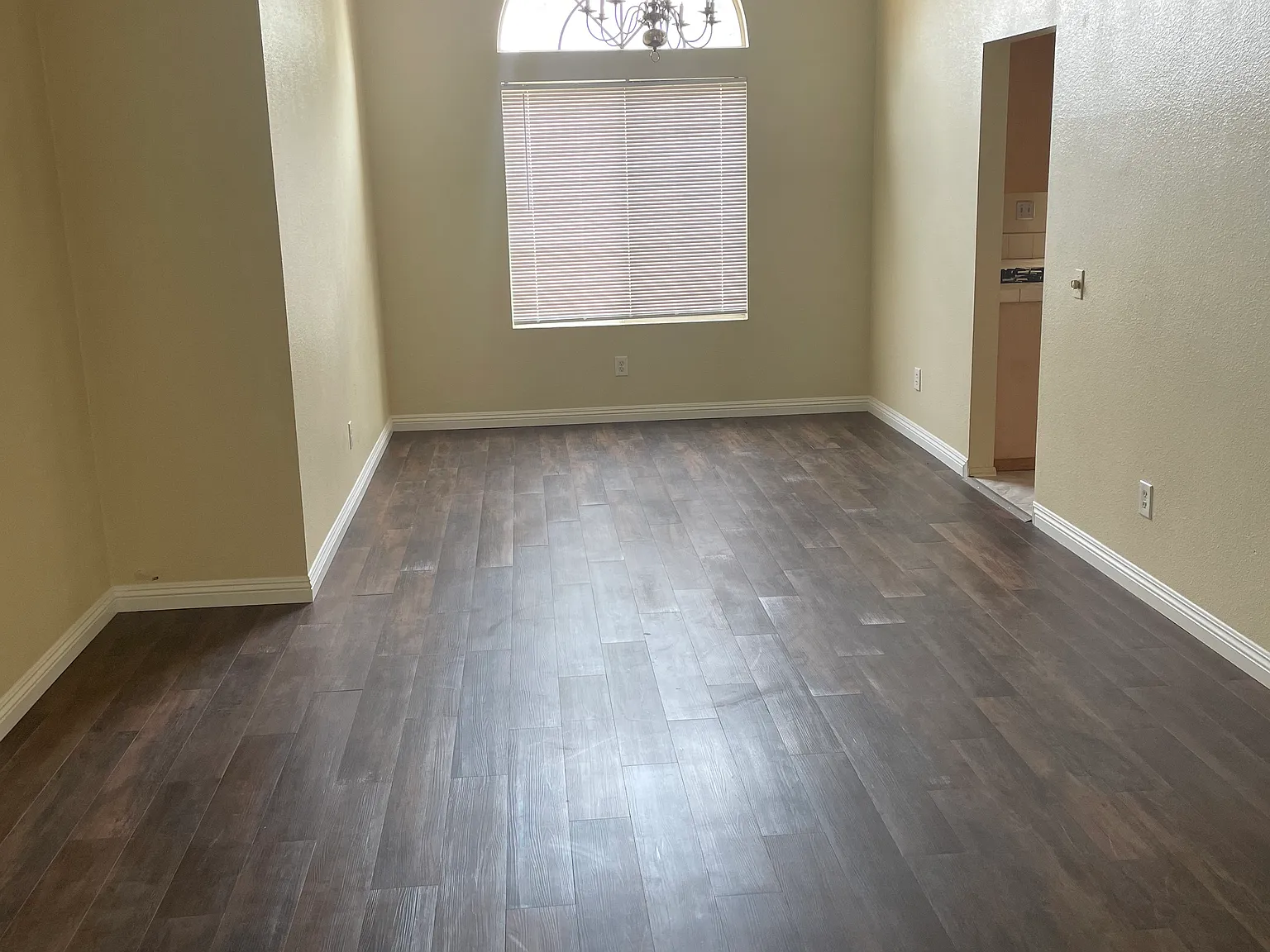 4 bed, 2.5 bath, 1874 sqft, $3,200 — Photo 4