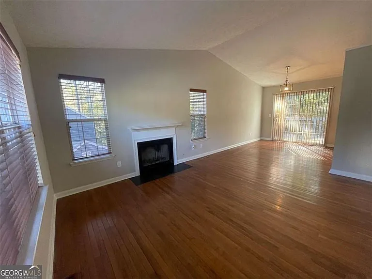 3015 Cascade Manor Dr — Photo 2