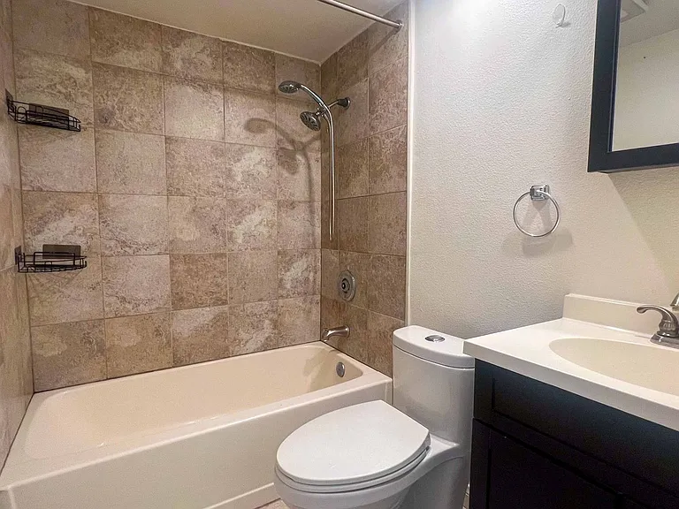 1311 Evergreen St — Photo 8