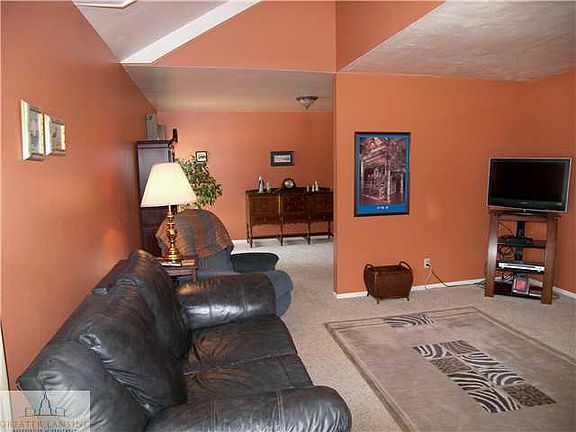 5th image of 1404 E Basswood Ct